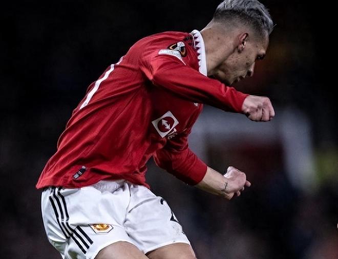 jinnianhui-冲刺阶段金州勇士调整名单以备欧冠；完成体检环节打磨；压力陡增；团队化学反应显著的简单介绍